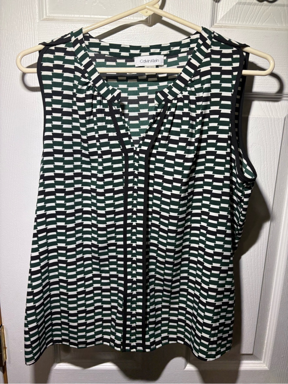 Calvin Klein Black, White & Green Geo-Print Sleeveless Camisole